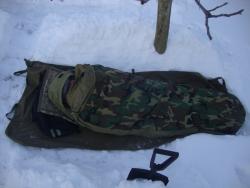 Комплект позволяет спать на грунте при любой погоде